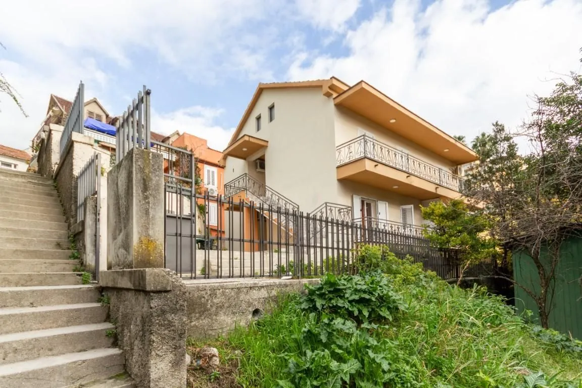 Prodaja, kuća, 230m², Herceg Novi, Crna Gora