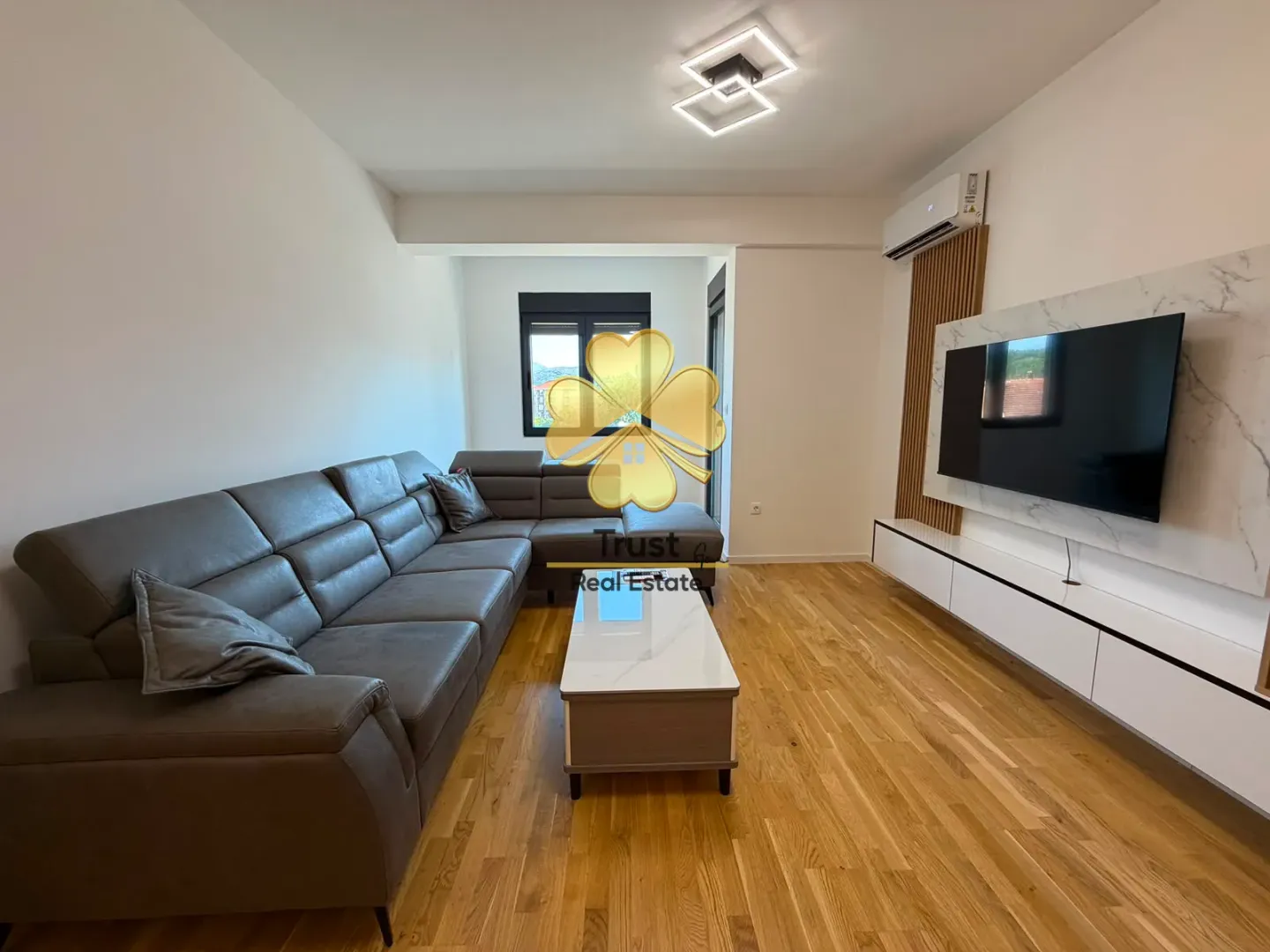 Izdavanje, dvosoban stan, 58m², Stari Aerodrom, Podgorica