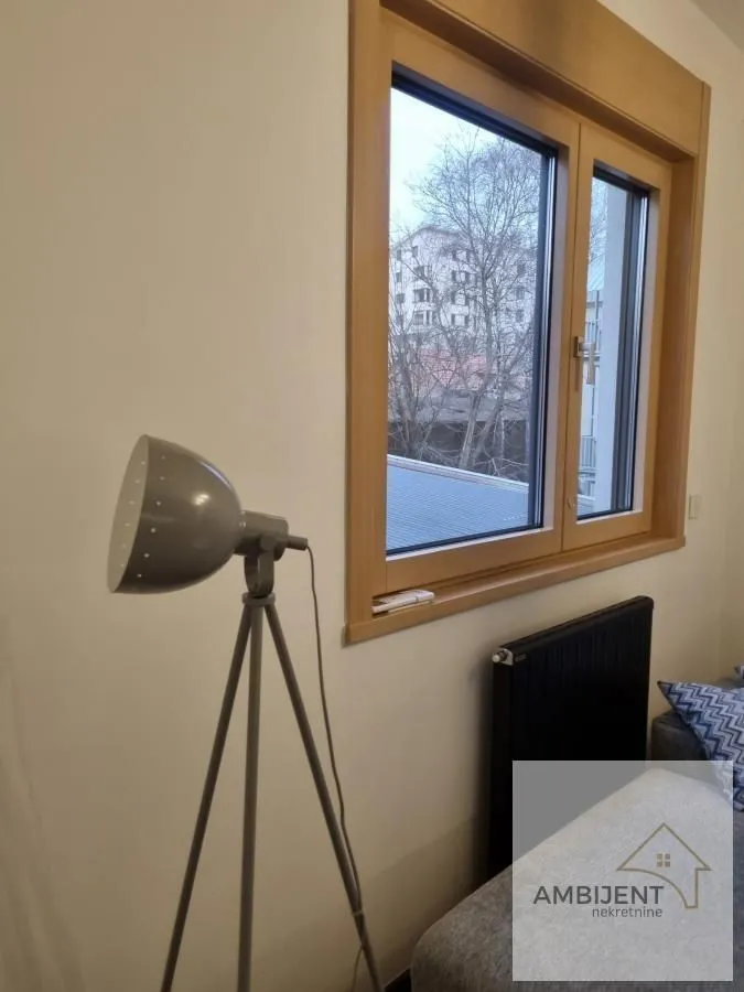 Izdavanje, trosoban stan, 55m², Šumice, Beograd