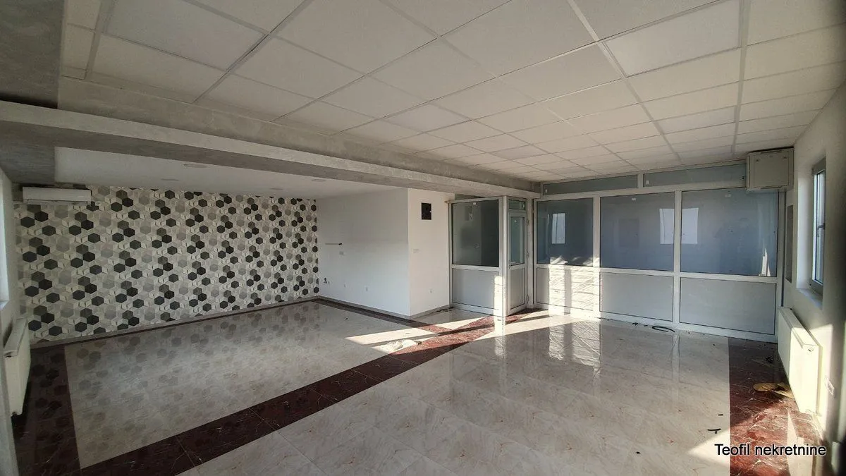 Rent, office space, 5000m², Dobanovci, Surčin