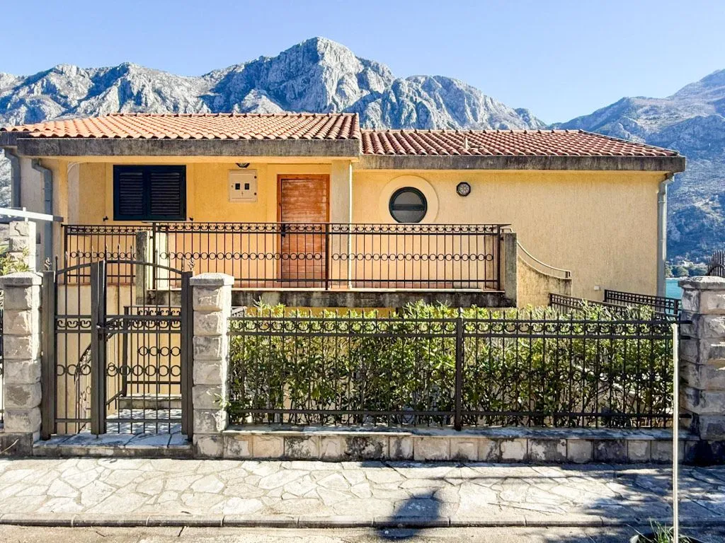 Prodaja, kuća, 285m², Muo, Kotor