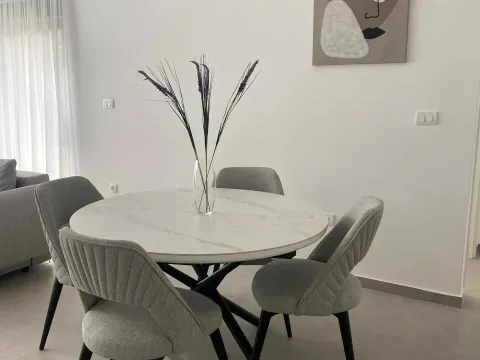 Izdavanje, stan, 70m², Tivat, Crna Gora - image 3