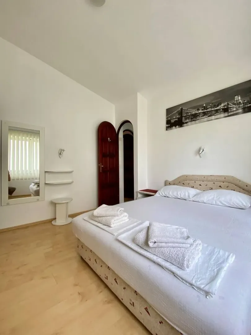 Izdavanje, dvosoban stan, 80m², Gospoština, Budva