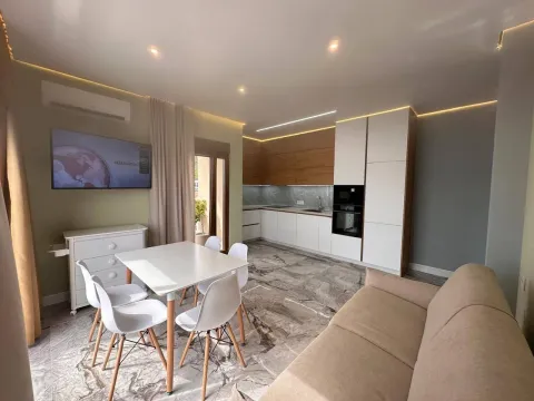 Izdavanje, dvosoban stan, 68m², Centar, Tivat - image 4