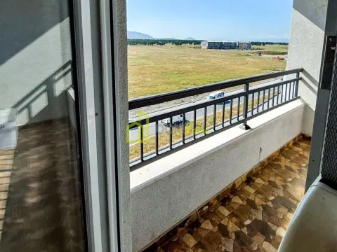 Izdavanje, dvosoban stan, 70m², Stari Aerodrom, Podgorica - image 5