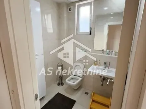 Izdavanje, četvorosoban stan, 157m², Savski Venac, Beograd - image 13