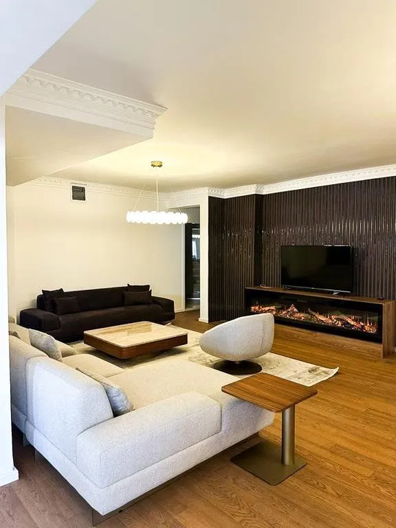 Izdavanje, četvorosoban stan, 266m², Stari Aerodrom, Podgorica