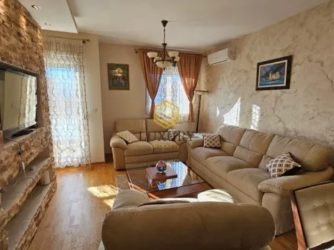 Izdavanje, dvosoban stan, 64m², City Kvart, Podgorica - image 2