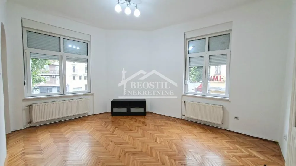 Izdavanje, dvosoban stan, 57m², Đeram Pijaca, Beograd