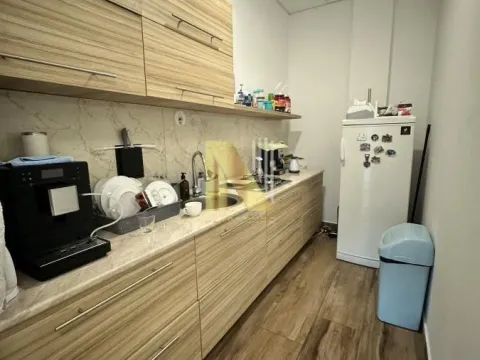 Izdavanje, poslovni prostor, 361m², Novo naselje, Novi Sad - image 10