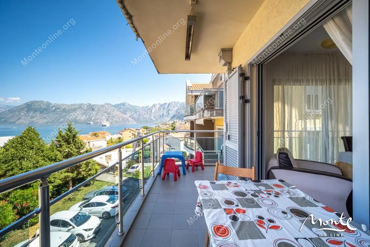 Prodaja, dvosoban stan, 81m², Dobrota, Kotor