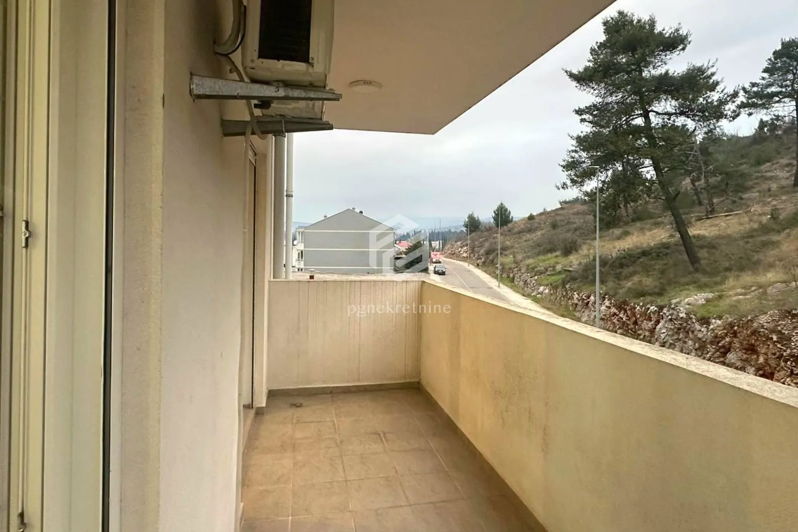 Izdavanje, dvosoban stan, 69m², Ljubović, Podgorica