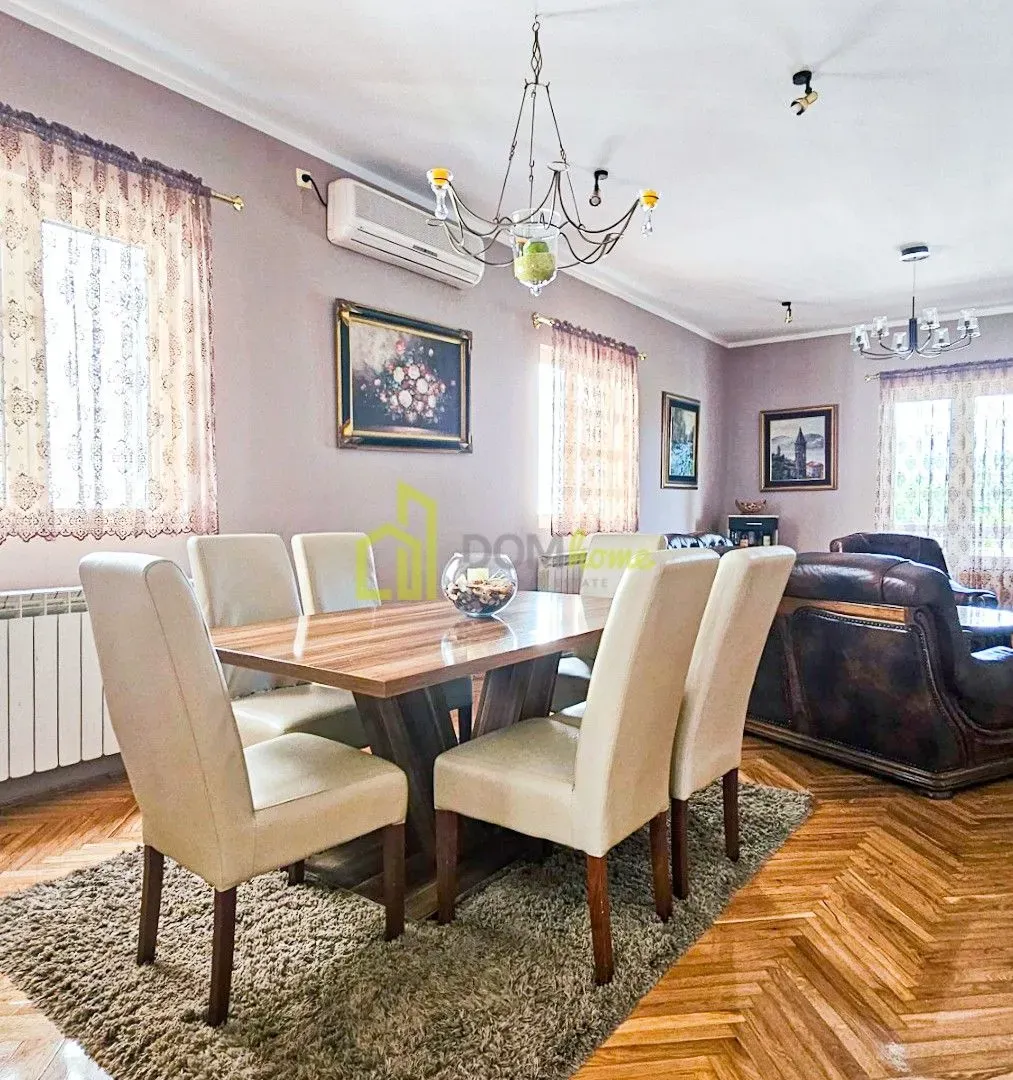 Sale, house, 350m², Momišići, Podgorica