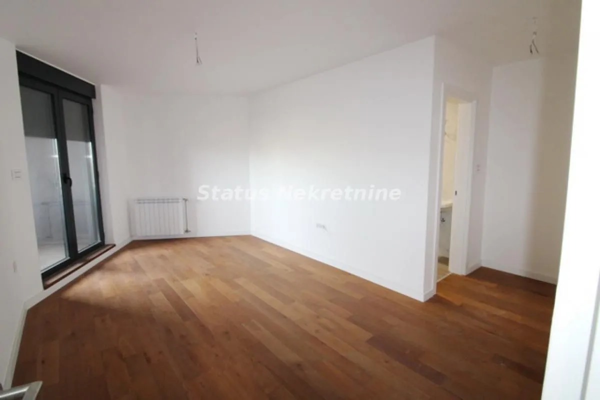 Prodaja, četvorosoban stan, 105m², Novi Sad, Srbija