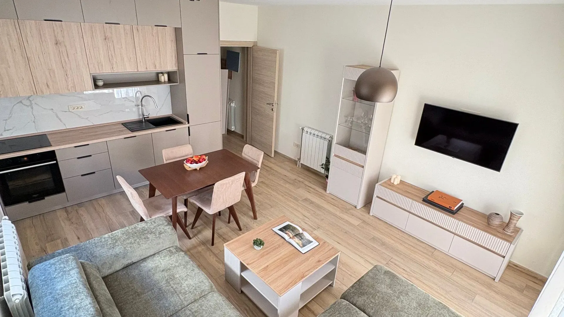Izdavanje, jednosoban stan, 50m², Tivat, Crna Gora