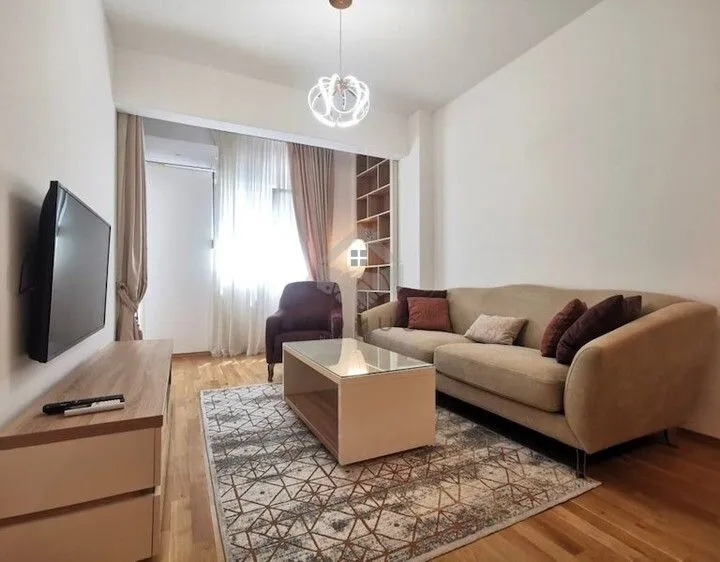 Izdavanje, jednosoban stan, 44m², Blok 9, Podgorica