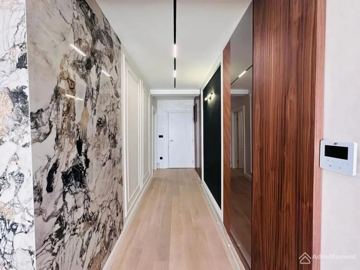 Prodaja, trosoban stan, 105m², Centar, Tivat
