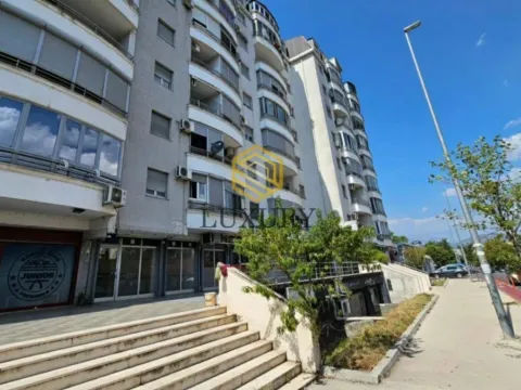 Izdavanje, poslovni prostor, 70m², Pobrežje, Podgorica - image 2