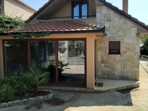 Izdavanje, kuća, 100m², Mareza, Podgorica - image 2