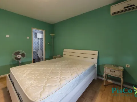 Izdavanje, kuća, 180m², Blok 9, Podgorica - image 11