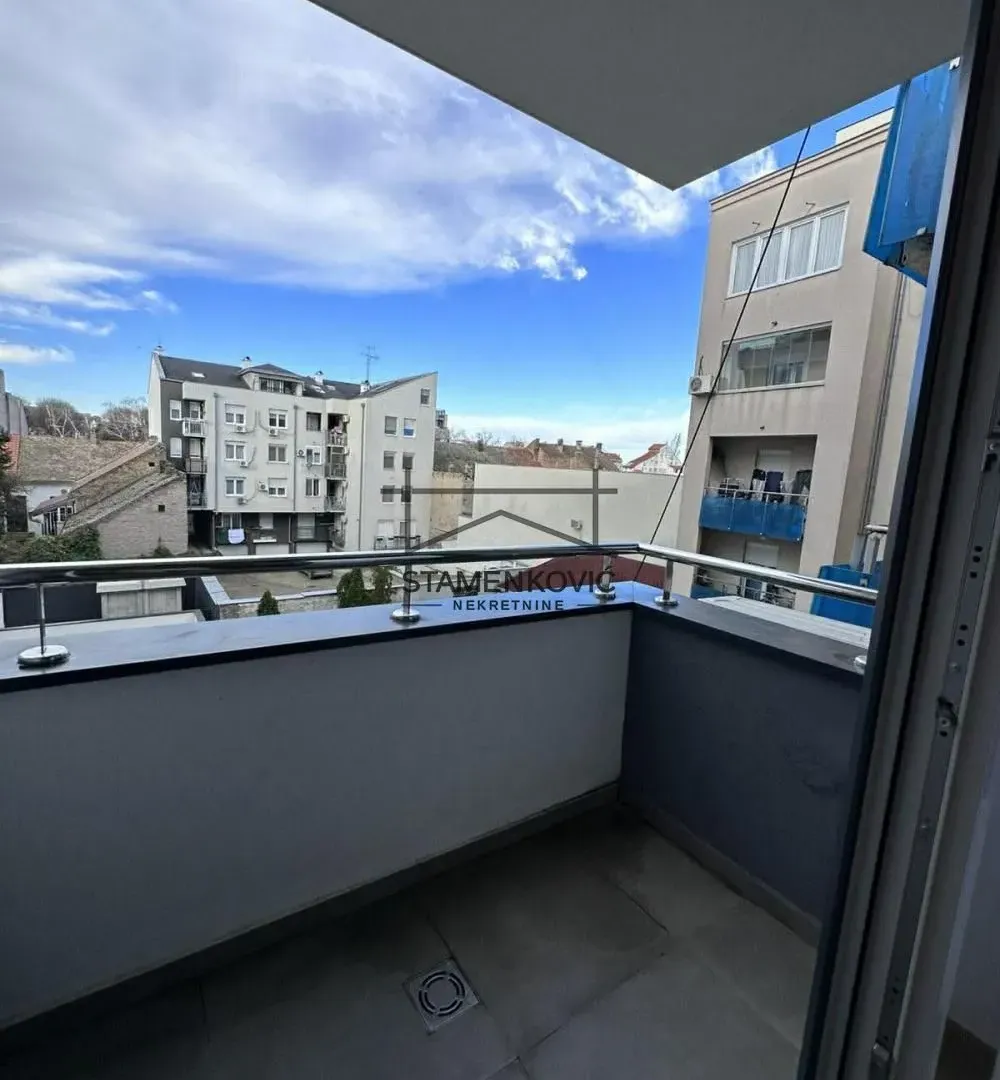 Izdavanje, dvosoban stan, 65m², Centar, Novi Sad