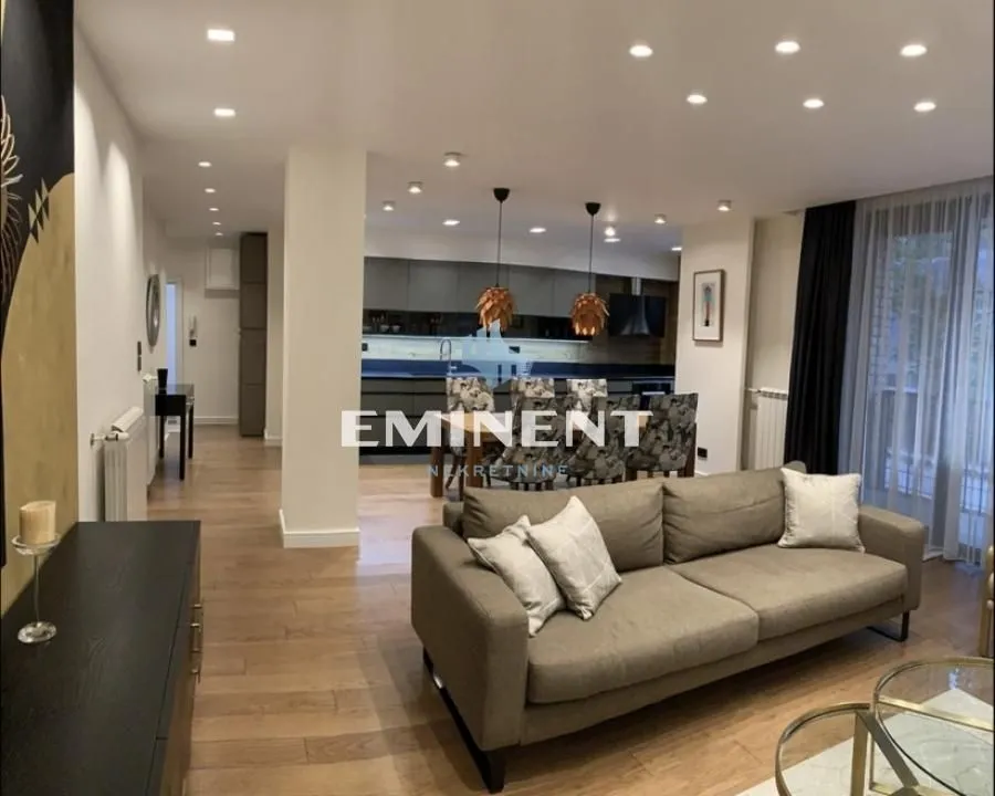 Izdavanje, trosoban stan, 93m², Stari Grad, Beograd