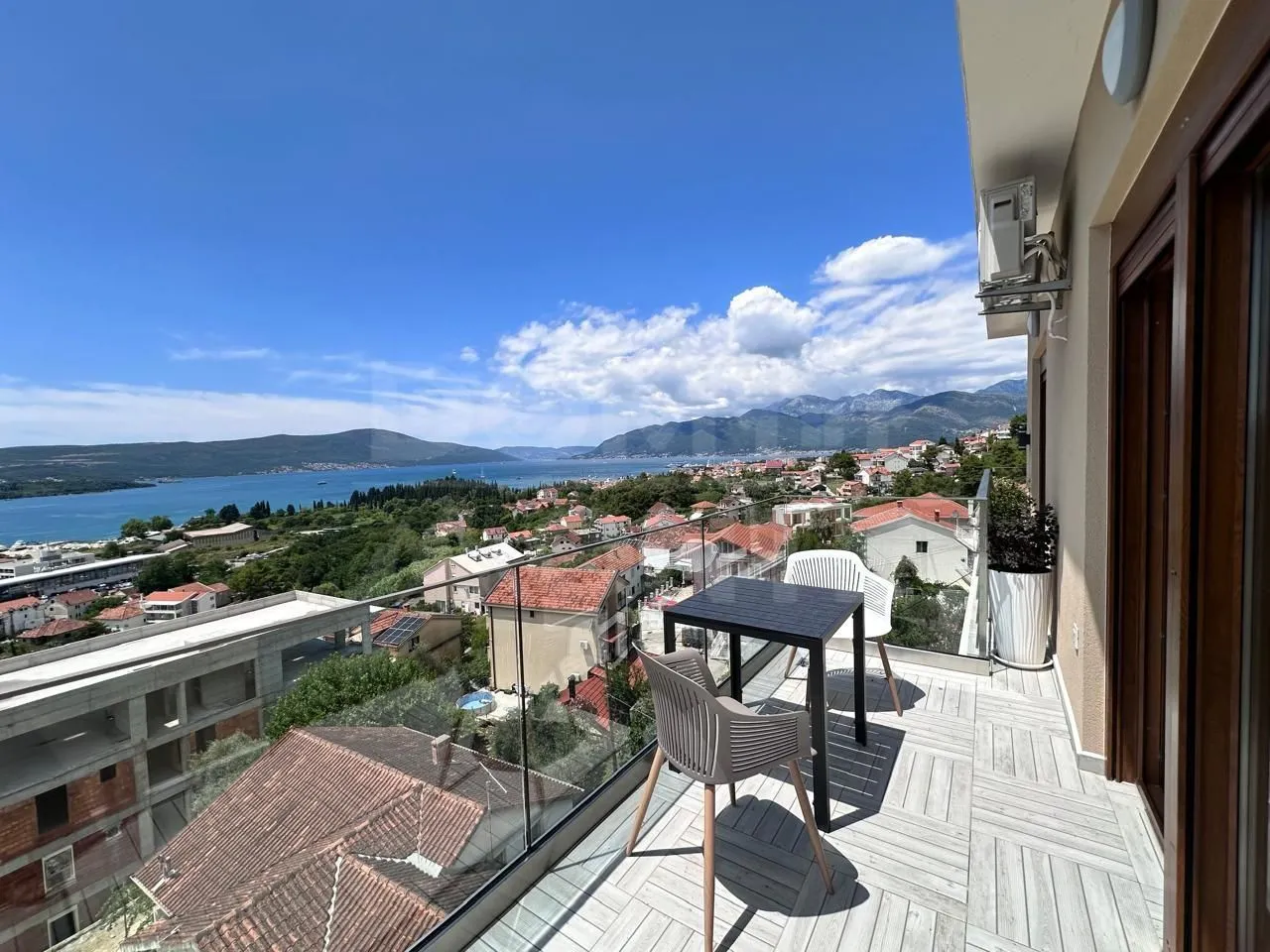 Rent, two bedroom apartment, 68m², Tivat, Crna Gora