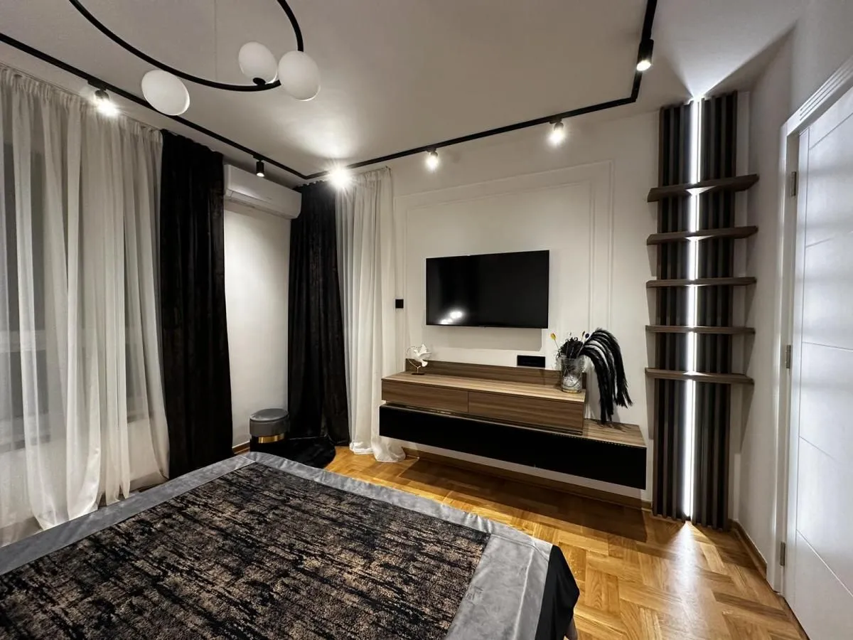 Izdavanje, dvosoban stan, 78m², Dom zdravlja, Niš