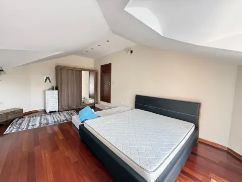 Izdavanje, kuća, 180m², Donja Gorica, Podgorica - image 10