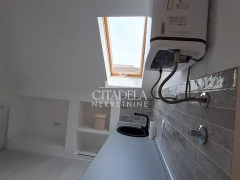 Izdavanje, jednosoban stan, 30m², Kanarevo Brdo, Beograd - image 3