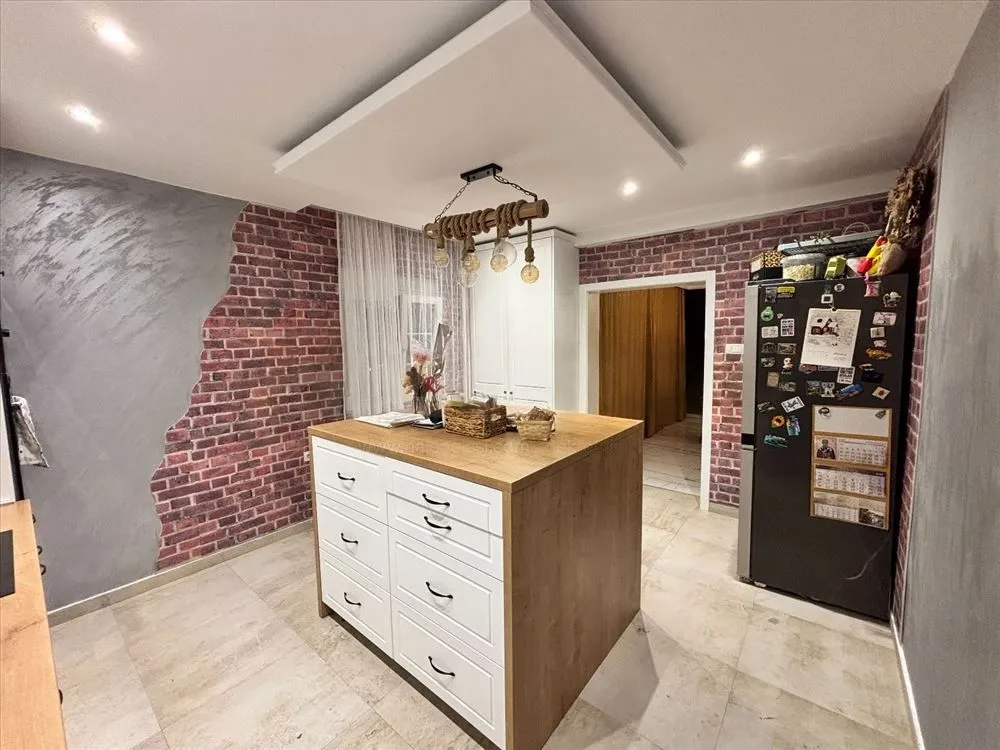 Prodaja, kuća, 222m², Borča Sve Podlokacije, Beograd