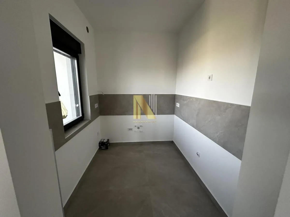 Prodaja, četvorosoban stan, 125m², Sremska Kamenica, Petrovaradin