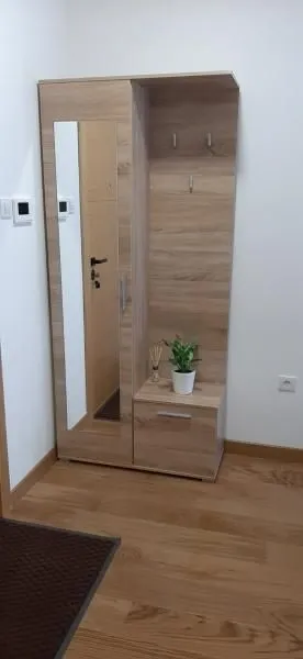 Izdavanje, dvosoban stan, 42m², Rotkvarija, Novi Sad Sve Podlokacije