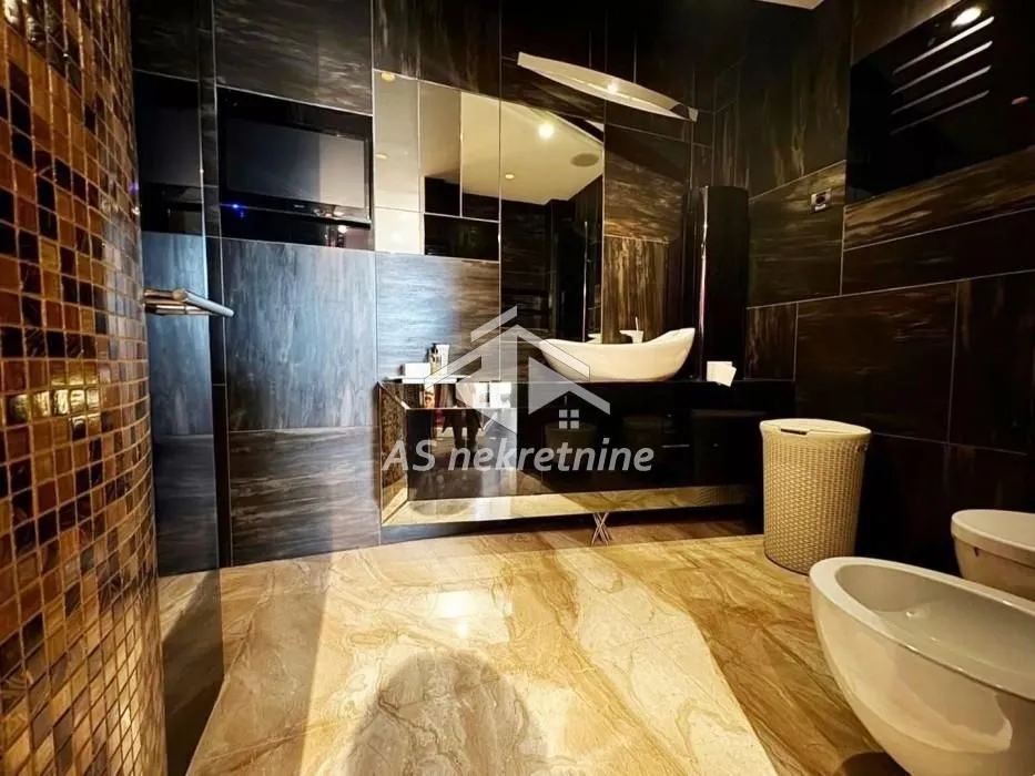 Prodaja, četvorosoban stan, 117m², Vračar Sve Podlokacije, Beograd