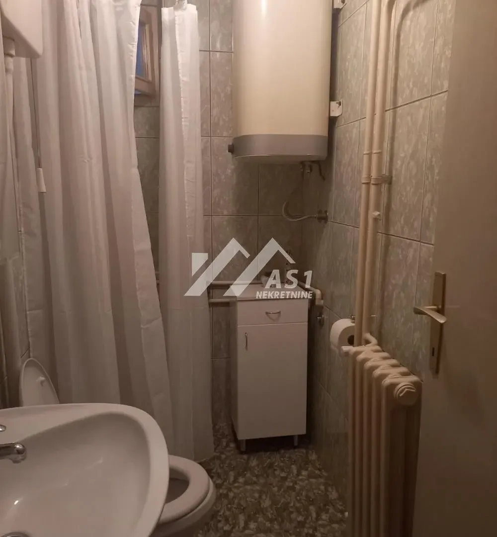 Izdavanje, jednosoban stan, 40m², Rotkvarija, Novi Sad Sve Podlokacije