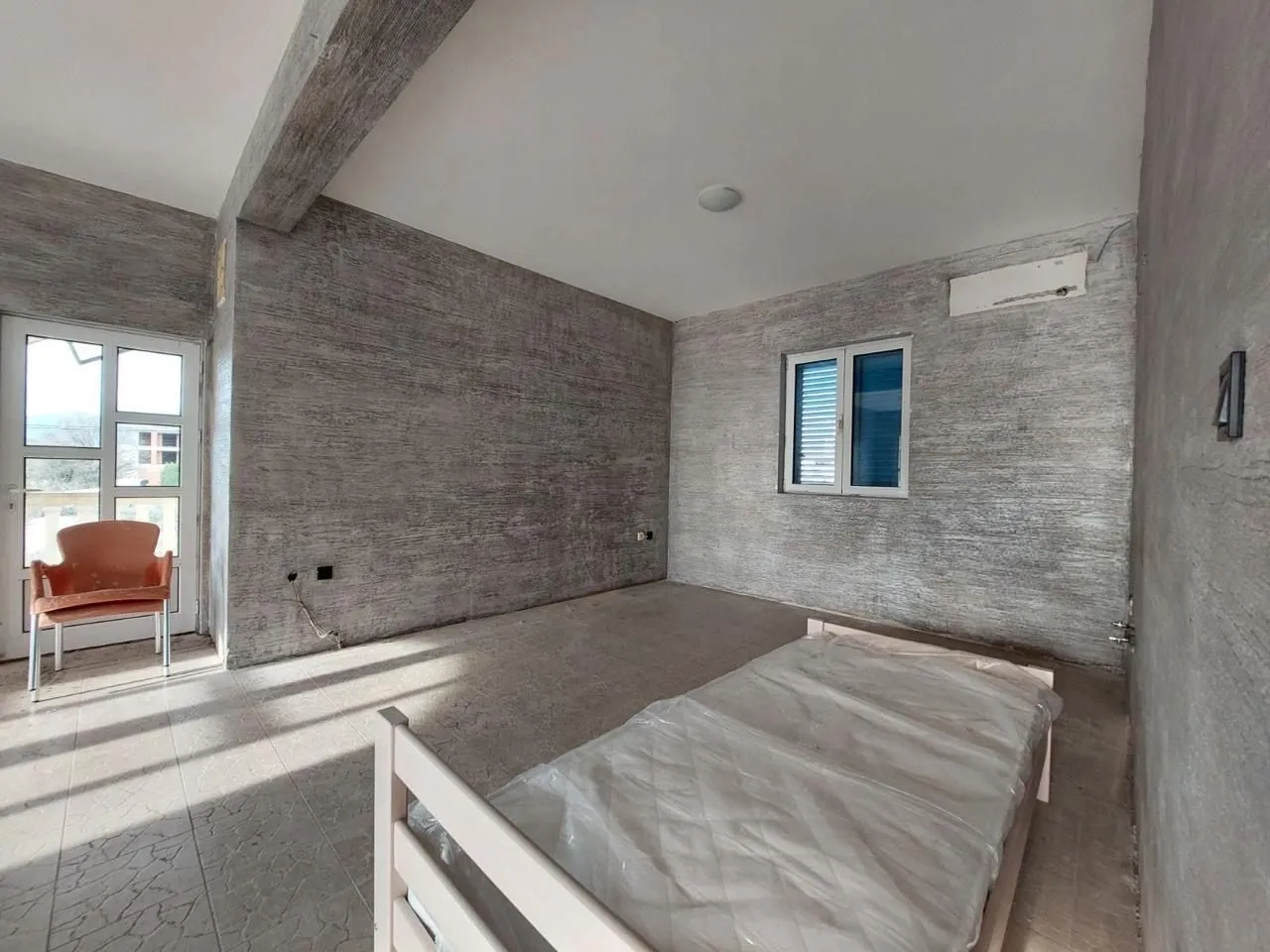 Izdavanje, poslovni prostor, 50m², Radanovići, Kotor