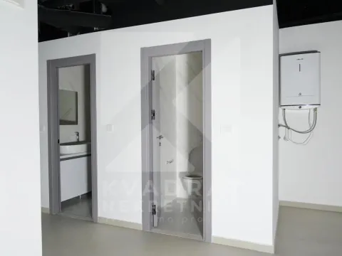 Rent, office space, 200m², New City, Podgorica - image 10