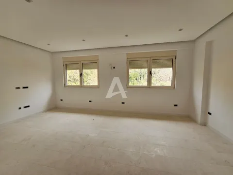 Prodaja, dvosoban stan, 94m², Bečići, Budva - image 11
