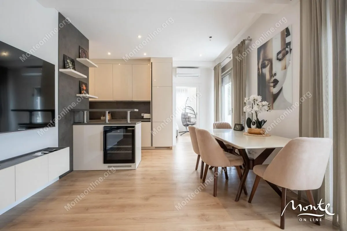 Prodaja, dvosoban stan, 90m², Tivat, Crna Gora