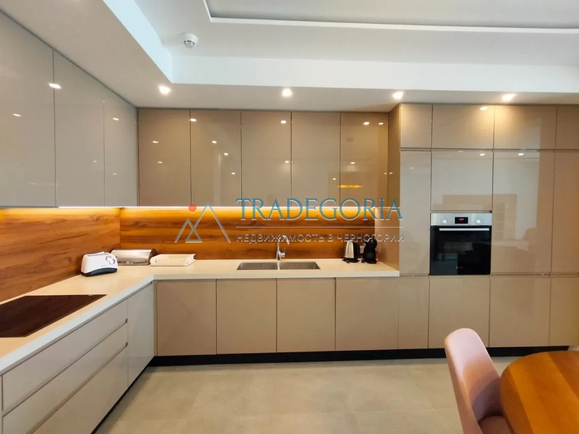 Prodaja, dvosoban stan, 107m², Bečići, Budva