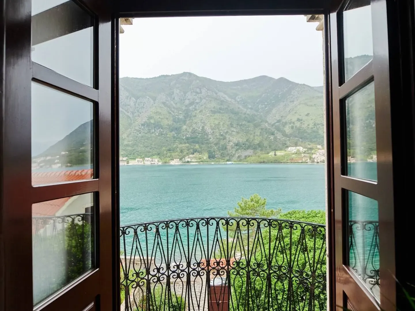 Prodaja, dvosoban stan, 129m², Dobrota, Kotor