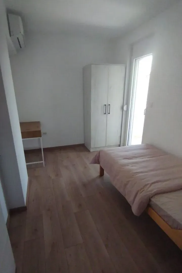 Izdavanje, trosoban stan, 100m², Zagorič, Podgorica