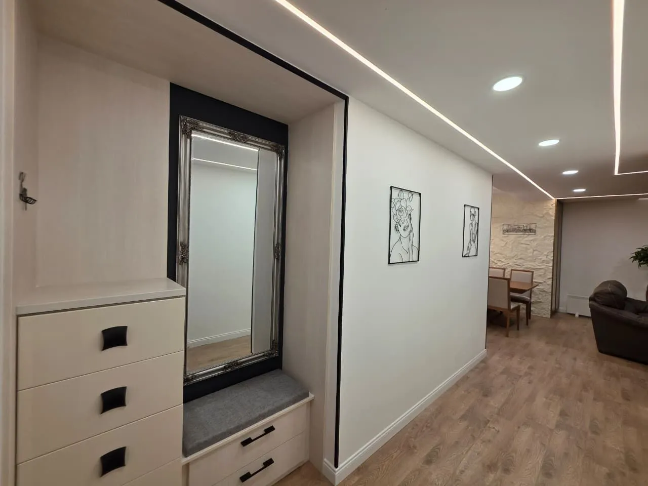 Prodaja, trosoban stan, 106m², Bečići, Budva