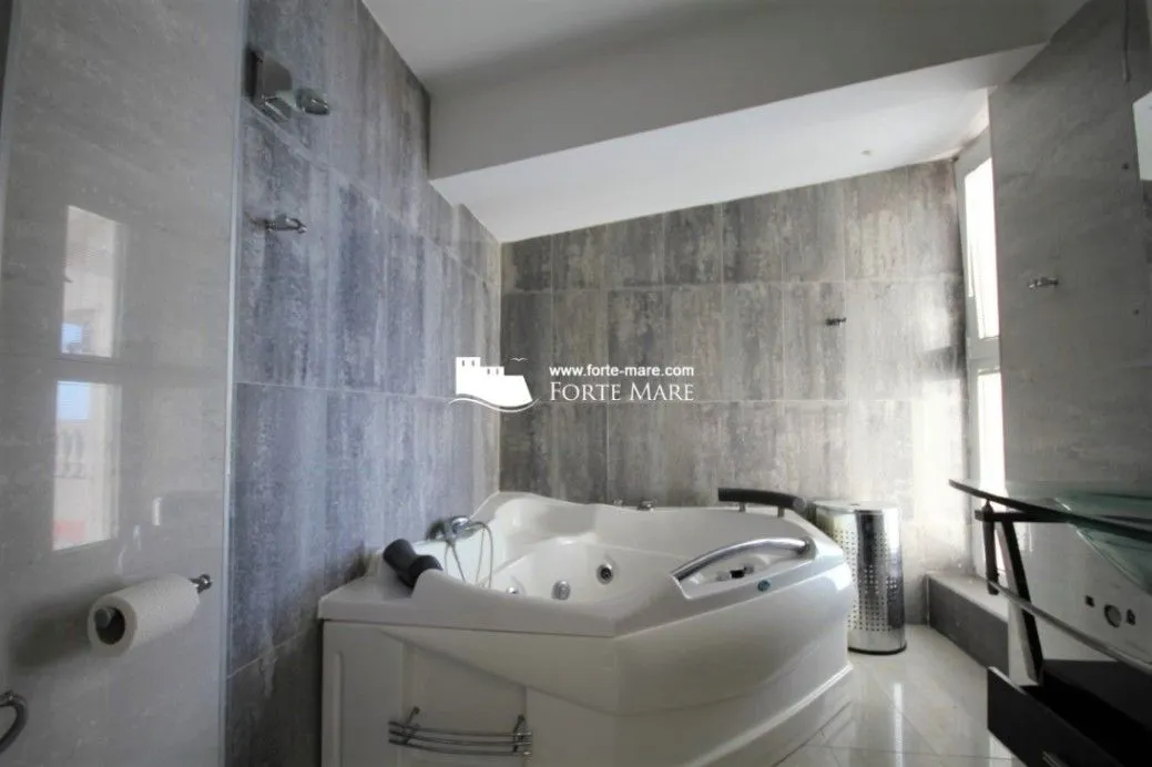 Prodaja, dvosoban stan, 98m², Herceg Novi, Crna Gora
