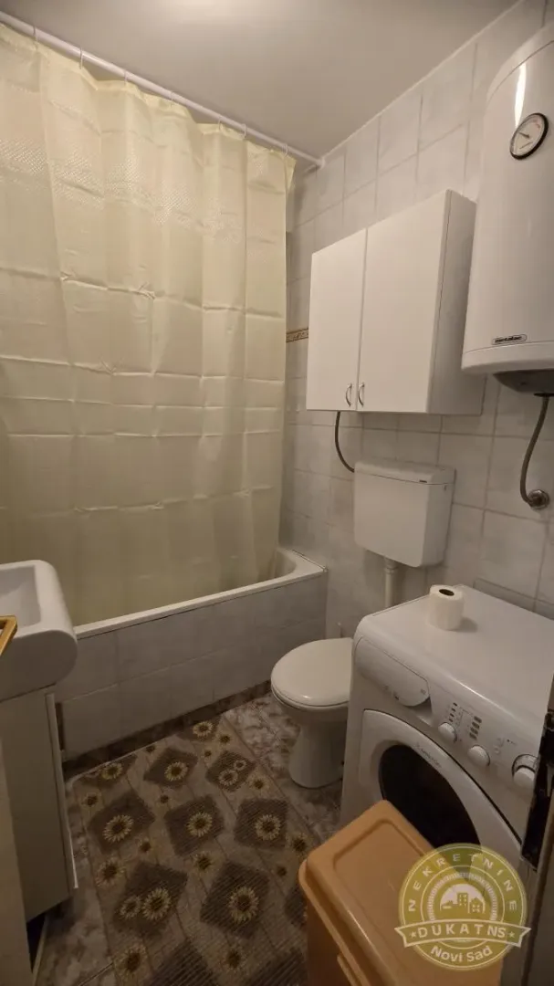Izdavanje, garsonjera, 30m², Bulevar Oslobodjenja, Novi Sad Sve Podlokacije