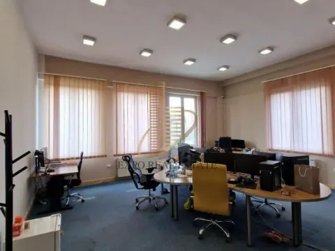 Izdavanje, poslovni prostor, 690m², Novo naselje, Novi Sad - image 19