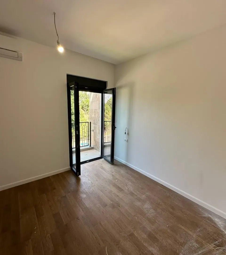 Prodaja, dvosoban stan, 72m², Dobrota, Kotor