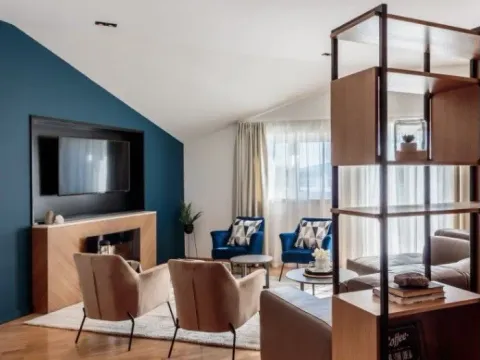 Izdavanje, trosoban stan, 150m², Tivat, Crna Gora - image 2