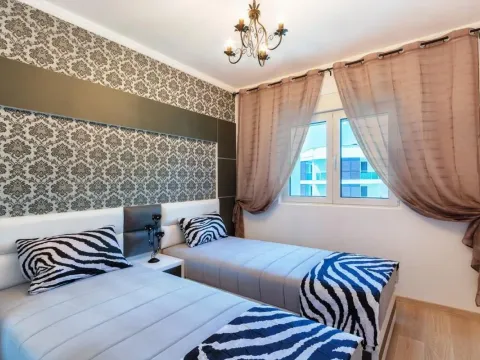 Sale, two bedroom apartment, 63m², Bečići, Budva - image 3
