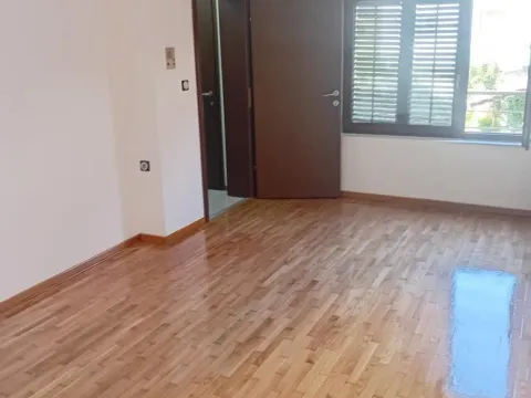 Sale, three bedroom apartment, 65m², Mali Mokri Lug, Zvezdara Sve Podlokacije